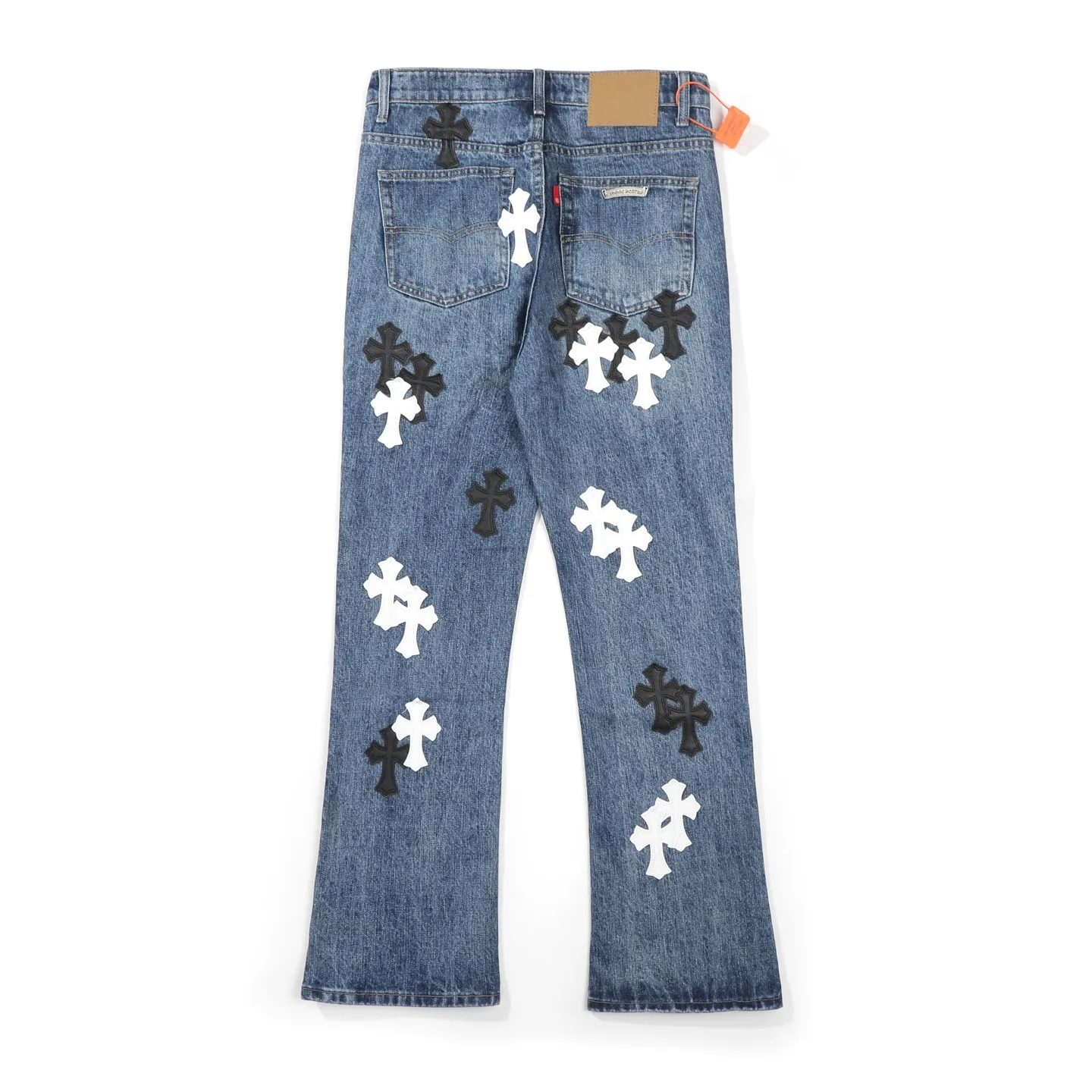 P270 ChromeHearts Chrome washed blue black and white leather straight pants, ceiling-level jeans, a pair is hard to find at the counter‼ ️About Zangyin✅This is an extremely luxurious fashion brand that can also be called the aristocracy of the high street. It has always been an exclusive brand for some hipsters or rich second generations. The color of this model is already very eye-catching by using a unique washed material. It is decorated with pink patch cross flowers, which cleverly highlights the charm of the brand. Secondly, this model adopts a classic high-waist cut design, which highlights the long legs and fashionable temperament of the upper body. The brand is highly recognizable and the slim-fitting configuration is more suitable for daily wear. The personality will be fashionable and the specifications can be seen at a glance. Materials and technology ✅ Needless to say, this point goes without saying. As an excellent craftsman brand, Zangyin's requirements for details and craftsmanship are really perfect. The washed color of this model has gone through a lot of processes, not to mention the embellishment of the denim appliqués. It is also purely handmade and sewn. Just like what they believe in, only handmade things have soul and have the meaning of wearing. A top-notch heavy-duty fashionable denim item, recommended by both hands‼ ️ Size: 28, 30, 32, 34, 36 (S-XXL) Color: blue Size reference: Pants length 100 102 104 106 106 Waist 72 76 80 84 88 Recommended weight S (about 110 pounds) M (about 120 pounds) L (about 140 pounds) XL (about 165) XXL (about 185)
